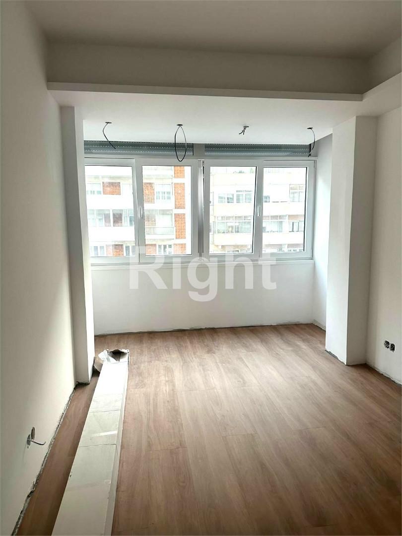 Apartamento T2 em fase de remodelação em São Domingos de Benfica