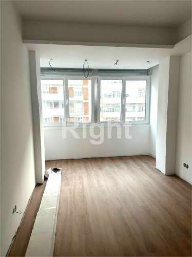 Apartamento T2 em fase de remodelação em São Domingos de Benfica