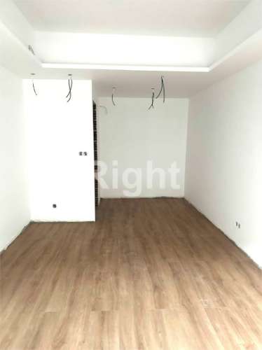 Apartamento T2 em fase de remodelação em São Domingos de Benfica