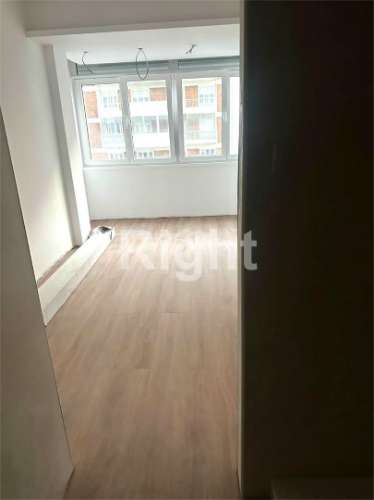 Apartamento T2 em fase de remodelação em São Domingos de Benfica