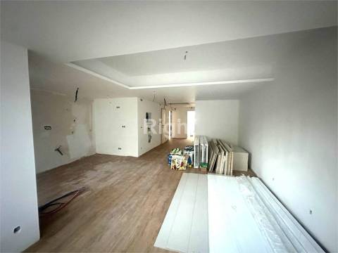 Apartamento T2 em fase de remodelação em São Domingos de Benfica