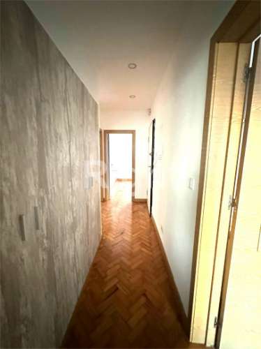 Apartamento T2 renovado no centro da Amadora