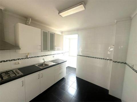 Apartamento T2 em Miraflores, Algés