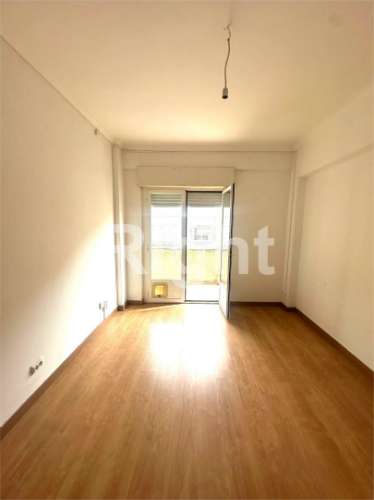 Apartamento T2 em Miraflores, Algés
