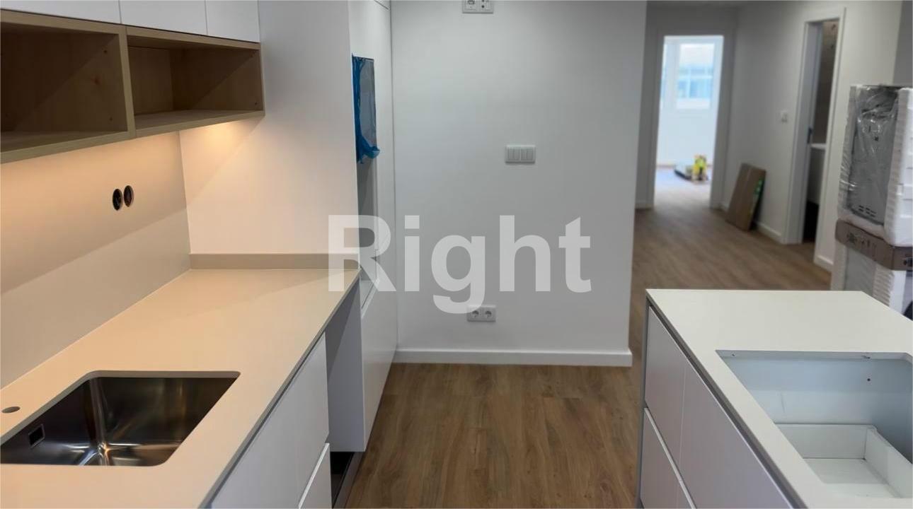 Apartamento T2 totalmente reabilitado em São Domingos de Benfica