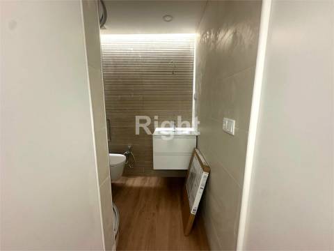 Apartamento T2 totalmente reabilitado em São Domingos de Benfica