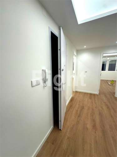 Apartamento T2 totalmente reabilitado em São Domingos de Benfica