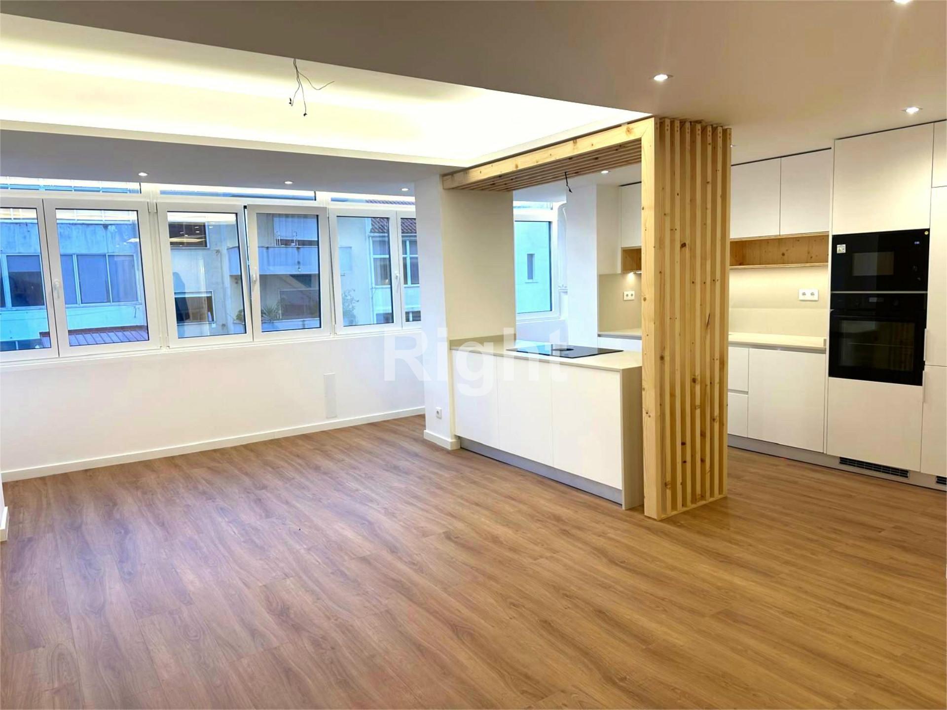 Apartamento T2 totalmente reabilitado em São Domingos de Benfica