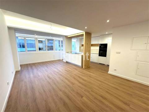 Apartamento T2 totalmente reabilitado em São Domingos de Benfica