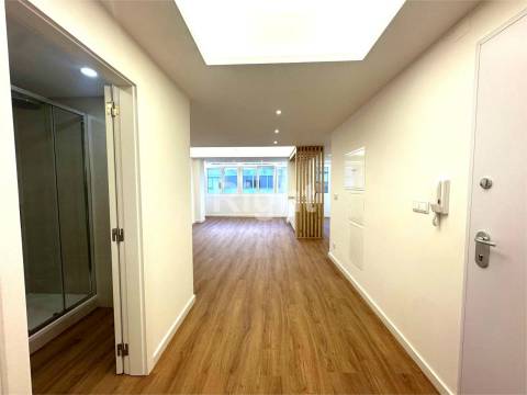 Apartamento T2 totalmente reabilitado em São Domingos de Benfica
