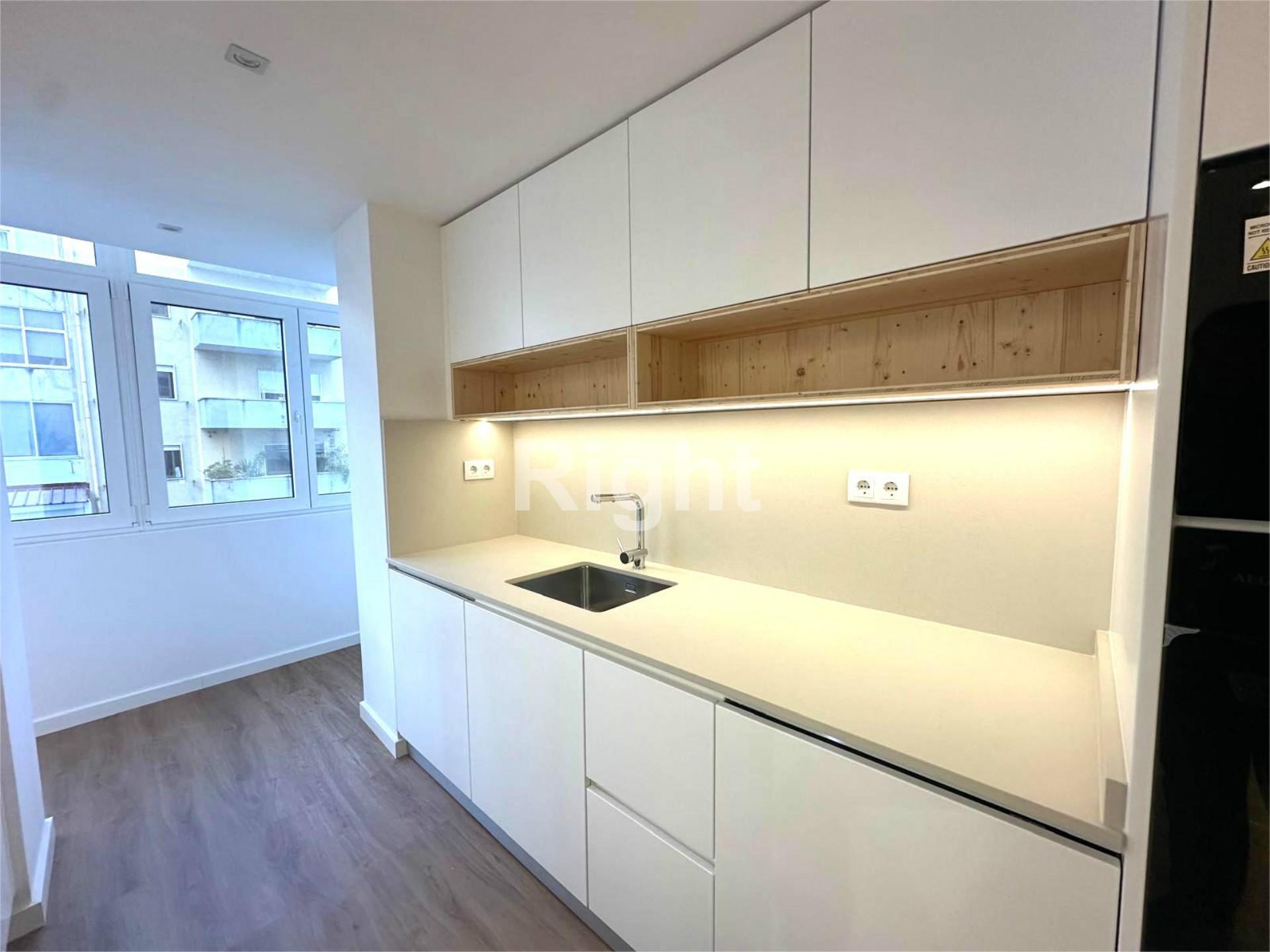 Apartamento T2 totalmente reabilitado em São Domingos de Benfica