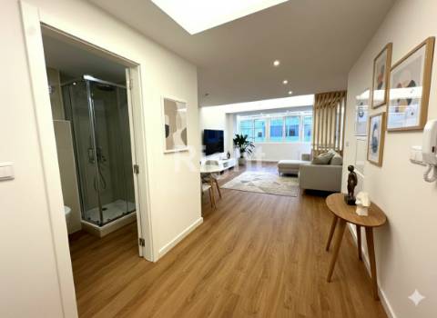 Apartamento T2 totalmente reabilitado em São Domingos de Benfica