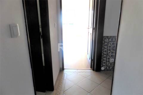 Apartamento T2 na zona central de Alfornelos, Amadora