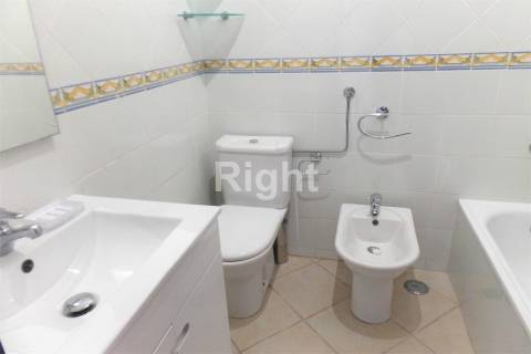 Apartamento T2 na zona central de Alfornelos, Amadora