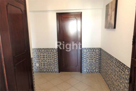Apartamento T2 na zona central de Alfornelos, Amadora