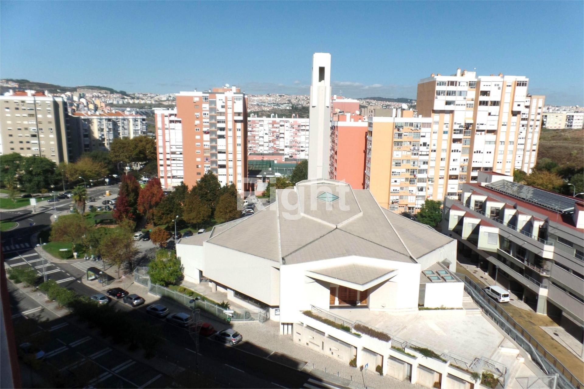 Apartamento T2 na zona central de Alfornelos, Amadora