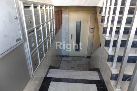 Apartamento T2 na zona central de Alfornelos, Amadora