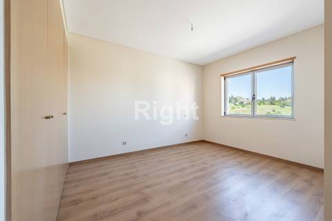 Apartamento T1 novo com parqueamento nas Laranjeiras, Lisboa