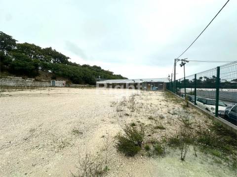 Terreno com 2.300m2 em Camarate