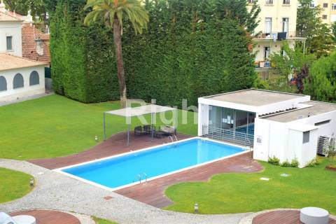 Apartamento T2 em condomínio com jardim e piscina - Benfica