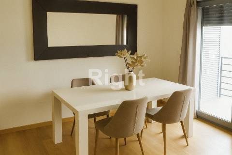 Apartamento T2 em condomínio com jardim e piscina - Benfica