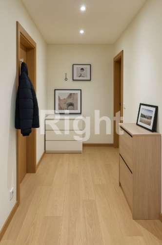 Apartamento T2 em condomínio com jardim e piscina - Benfica