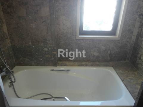 Apartamento T2 com estacionamento e arrecadação em S.D.Benfica