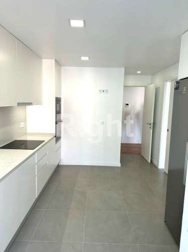 Apartamento T3 novo com estacionamento e arrecadação, Praça Chile