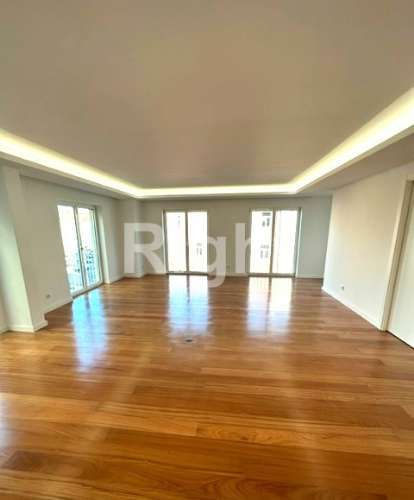 Apartamento T3 novo com estacionamento e arrecadação, Praça Chile