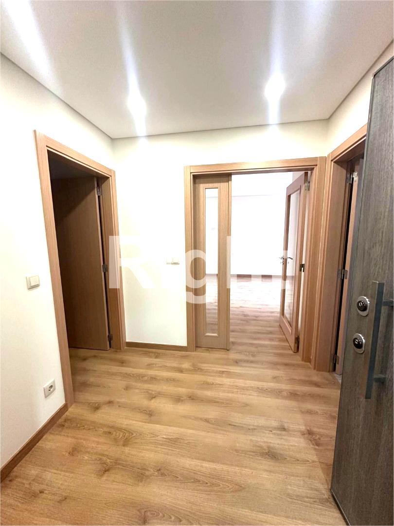 Apartamento T2 novo com parqueamento nas Laranjeiras, Lisboa