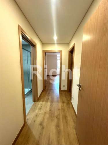 Apartamento T2 novo com parqueamento nas Laranjeiras, Lisboa