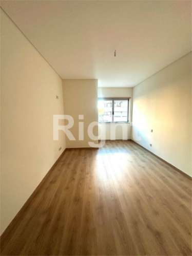 Apartamento T2 novo com parqueamento nas Laranjeiras, Lisboa