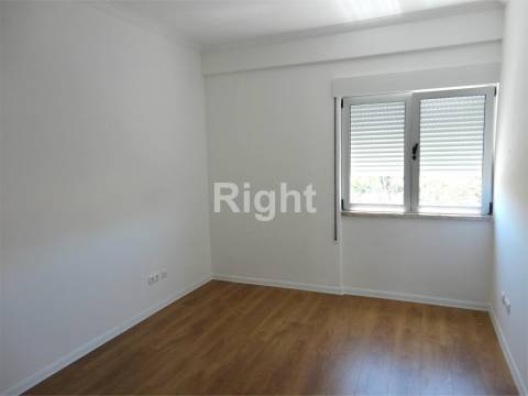 Apartamento T2 em Carnide/Lisboa