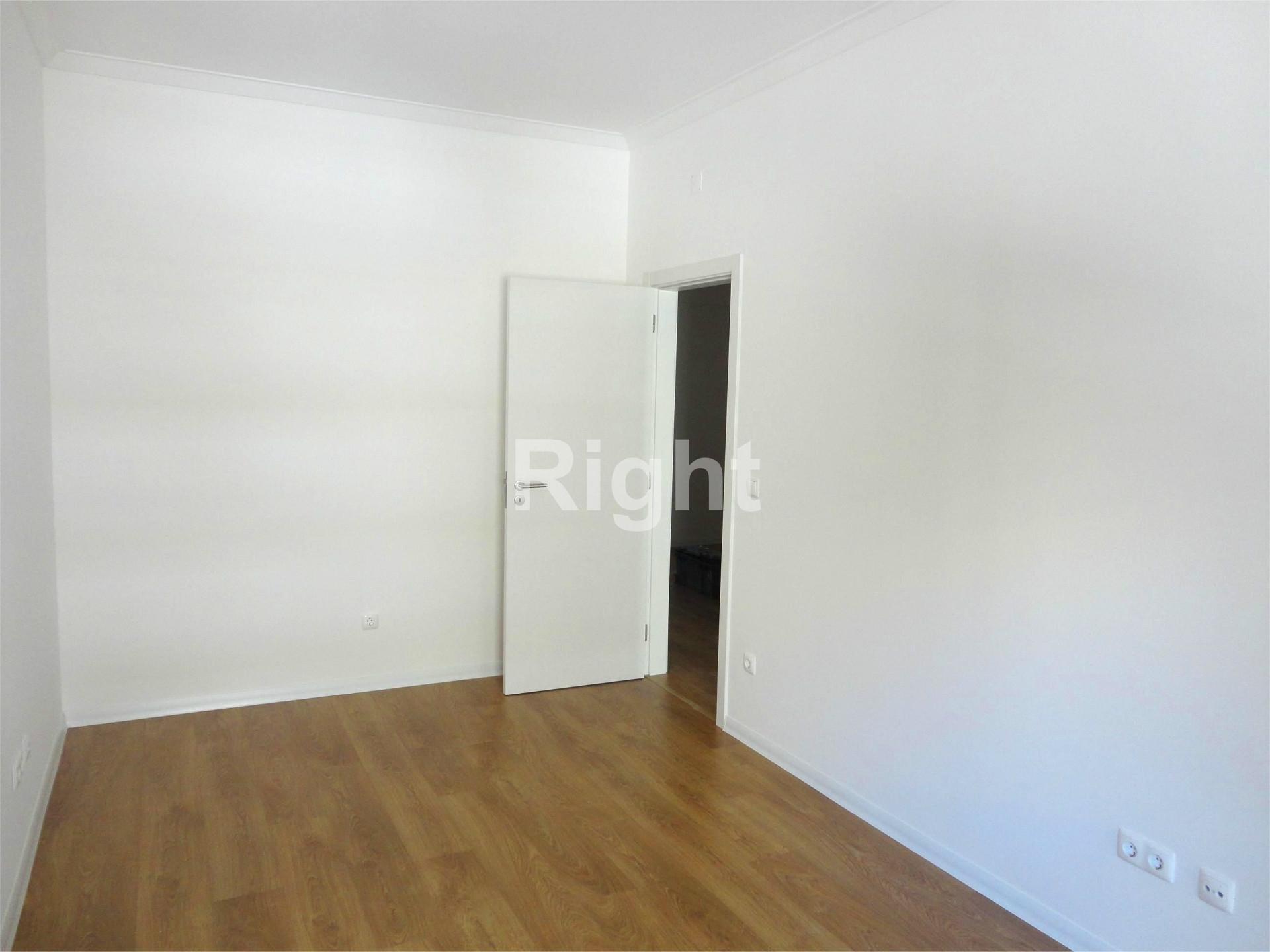 Apartamento T2 em Carnide/Lisboa
