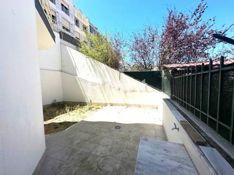 Apartamento T1 novo com terraço em Benfica