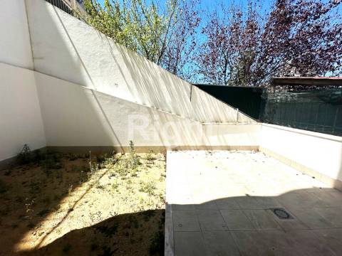 Apartamento T1 novo com terraço em Benfica