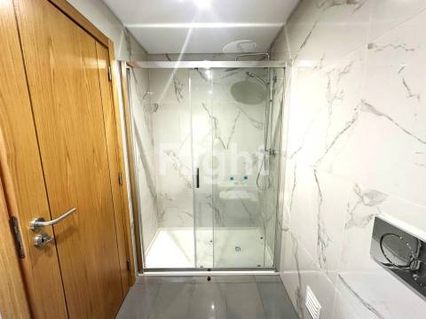 Apartamento T1 novo com terraço em Benfica