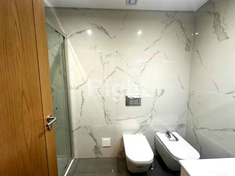 Apartamento T1 novo com terraço em Benfica