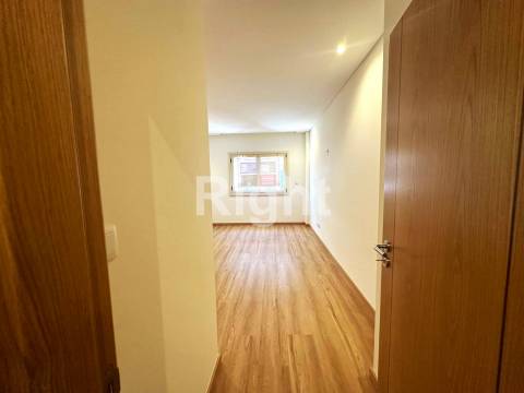 Apartamento T1 novo com terraço em Benfica