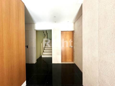 Apartamento T1 novo com terraço em Benfica