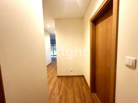 Apartamento T1 novo com terraço em Benfica