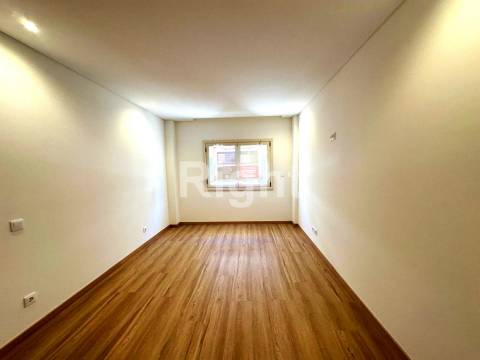 Apartamento T1 novo com terraço em Benfica
