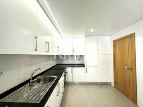 Apartamento T1 novo com terraço em Benfica