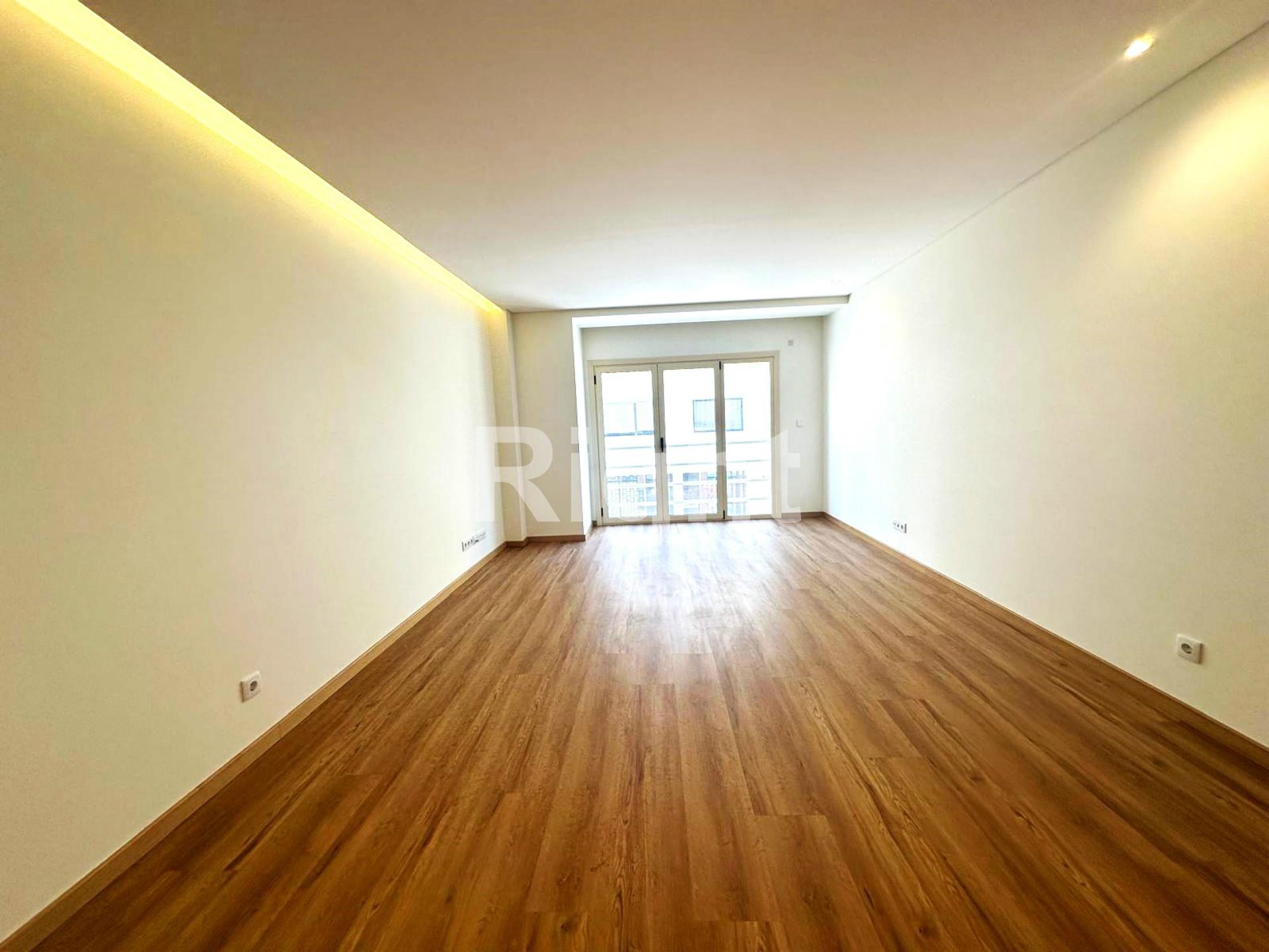 Apartamento T2 novo em Benfica