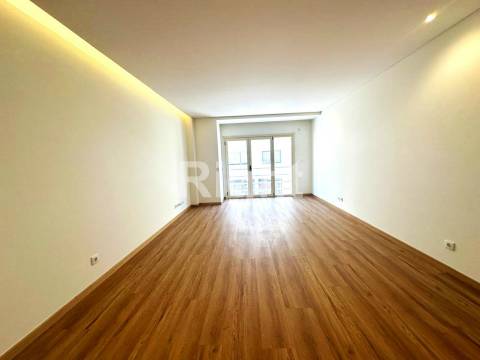 Apartamento T2 novo em Benfica