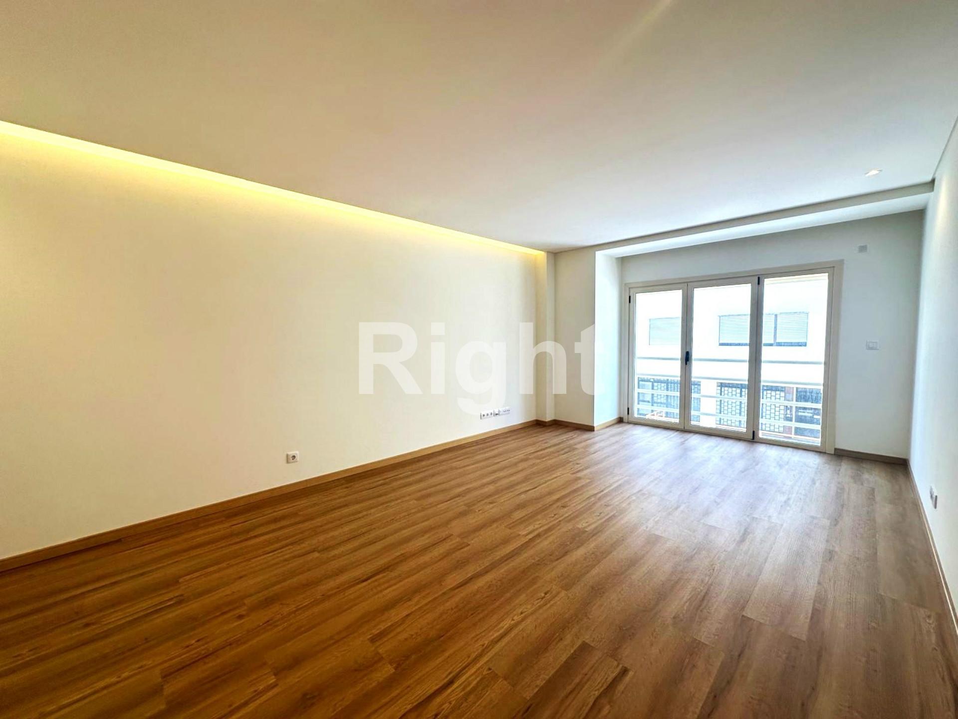 Apartamento T2 novo em Benfica