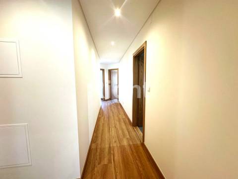 Apartamento T2 novo em Benfica