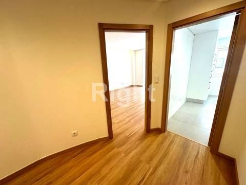 Apartamento T2 novo em Benfica