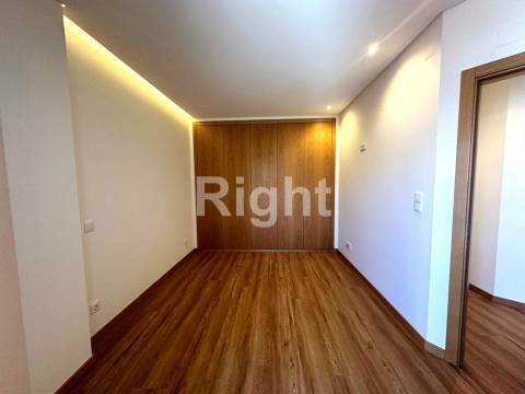 Apartamento T2 novo em Benfica