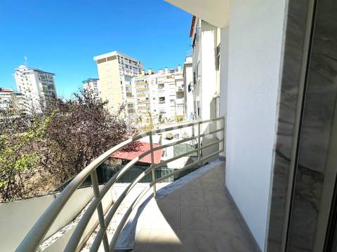 Apartamento T2 novo em Benfica